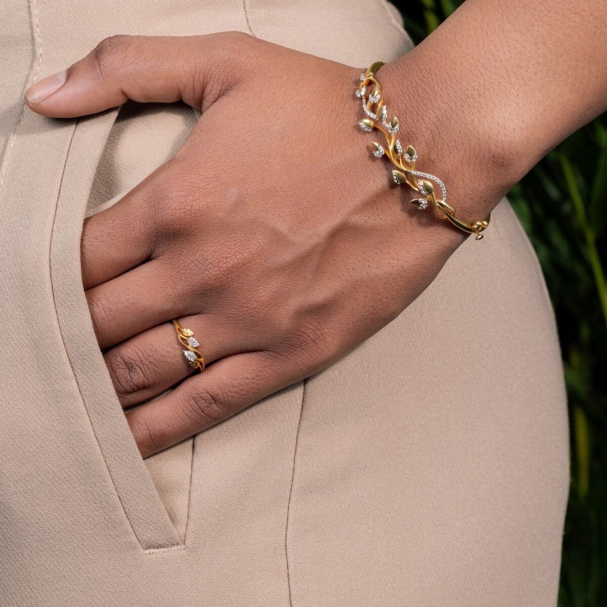 Ruvari Kalpavalli Bracelet – Gold Vine leaf -Inspired Diamond Bracelet for Graceful Elegance