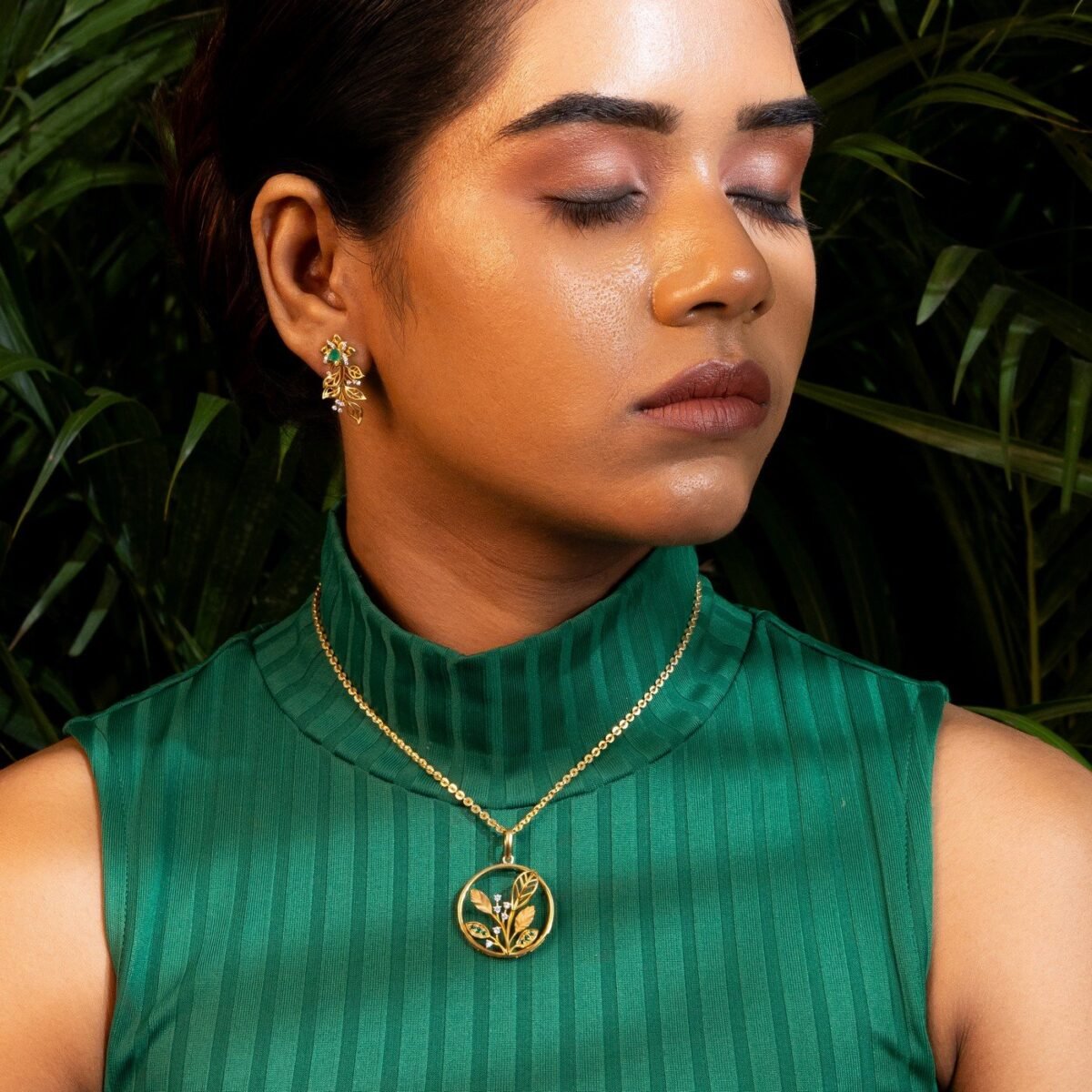 Ruvari Vrinda Pendant – Nature-Inspired Pendant with Emeralds & Lab-Grown Diamonds